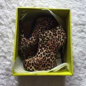 Leopard Booties W/box